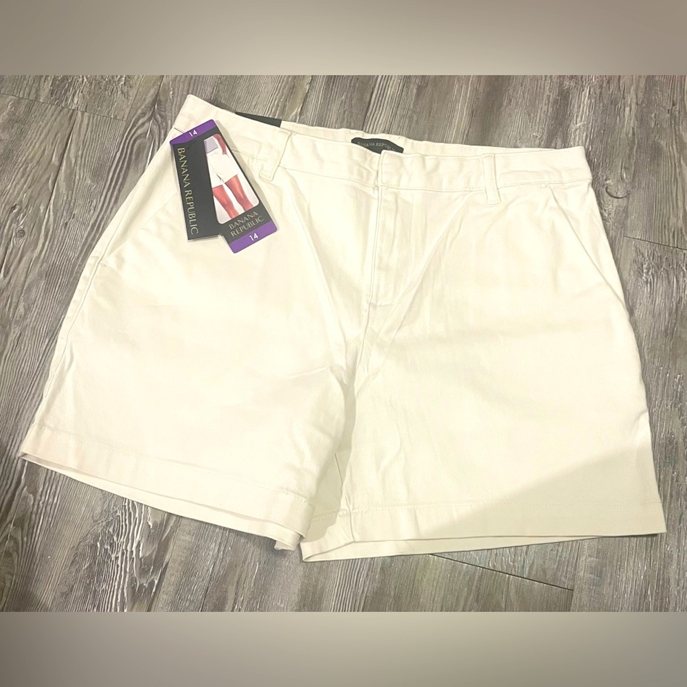 Banana republic chino short white size 14.